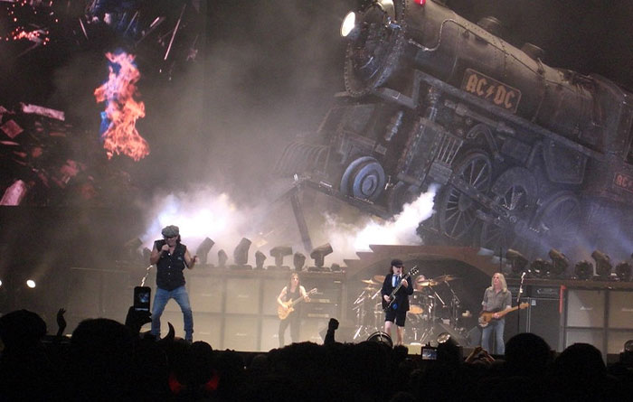 “I Guess It Rains Down In Africa”: 30 People Share Their Most Hilariously Misheard Lyrics