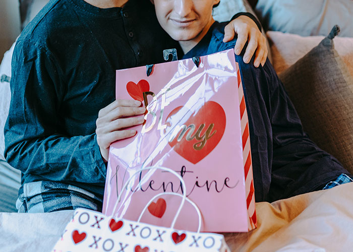 Mom Is Furious After Gay BIL Refused To Explain To Her 11-Year-Old Daughter How Gay Sex Works, Making Her Cry