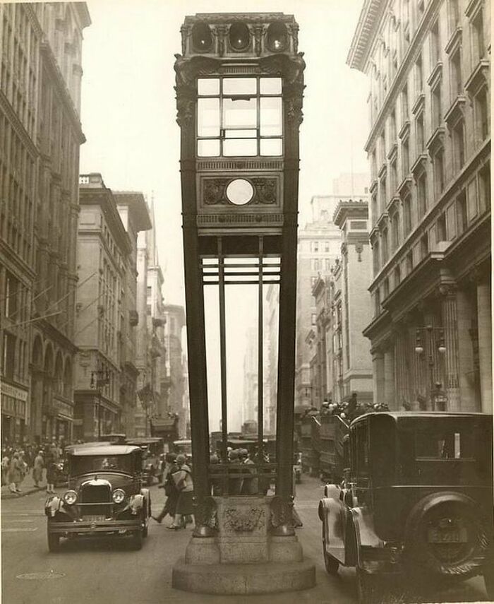 One Of The First Traffic Signals In New York City, 1922