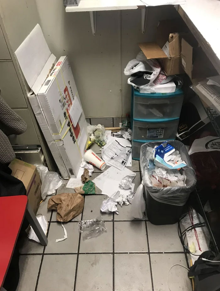 I Give You My Manager’s Office, Clap