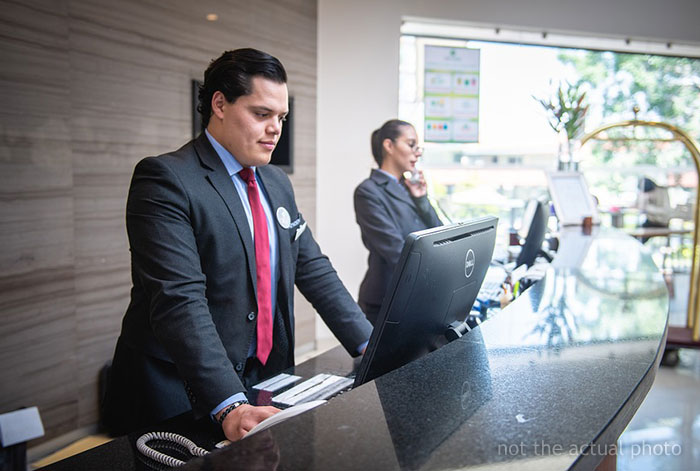 Hotel Guest Livid Seeing Front Desk Employee Drinking In A Bar After Work, Files A Complaint Yet Ends Up Being Put On A ‘Do Not Reserve’ List