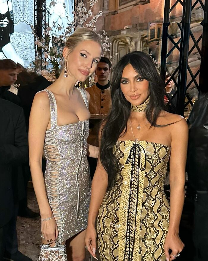 People Comparing Instagram To Reality After Realizing How Different Kim Kardashian Looks In Unedited Pictures