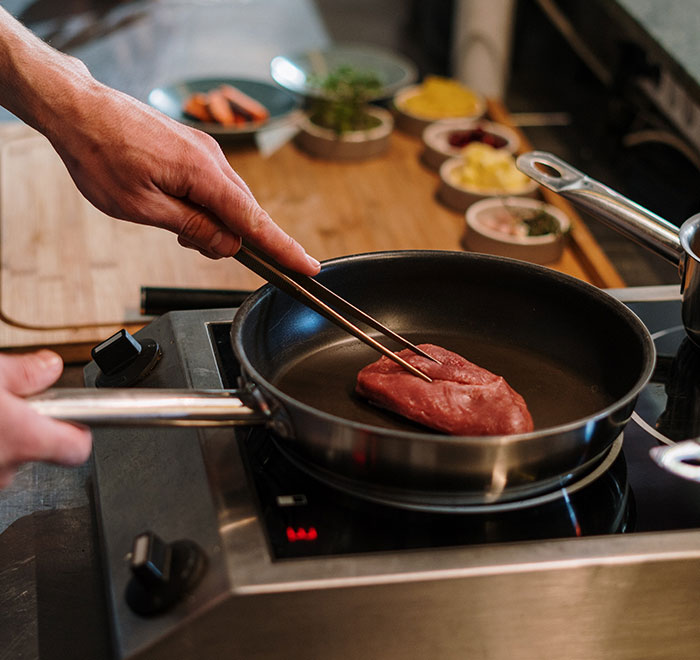 Man Buys Lower-Grade Steaks For His In-Laws And Wagyu For His Parents, Wonders If That’s Fair Man Buys Lower-Grade Steaks For His In-Laws And Wagyu For His Parents, Wonders If That’s Fair