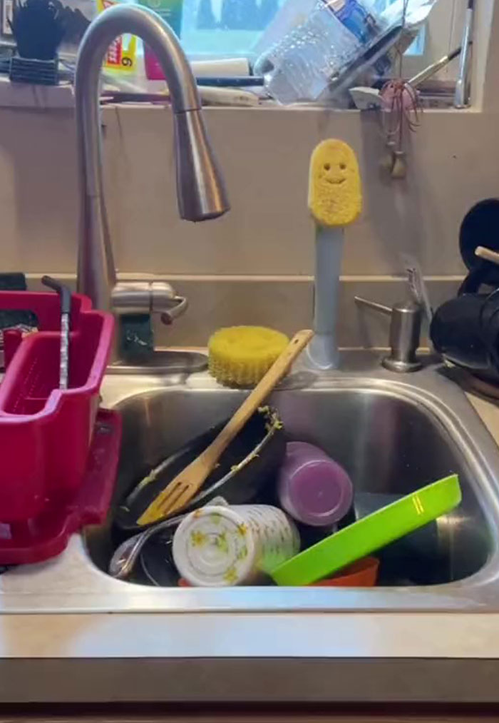 Moms Are Opposing The Pressure To Keep Their Homes Always Clean By Not Fearing Unveiling The 'Pigsty Reality' In Order To Normalize It