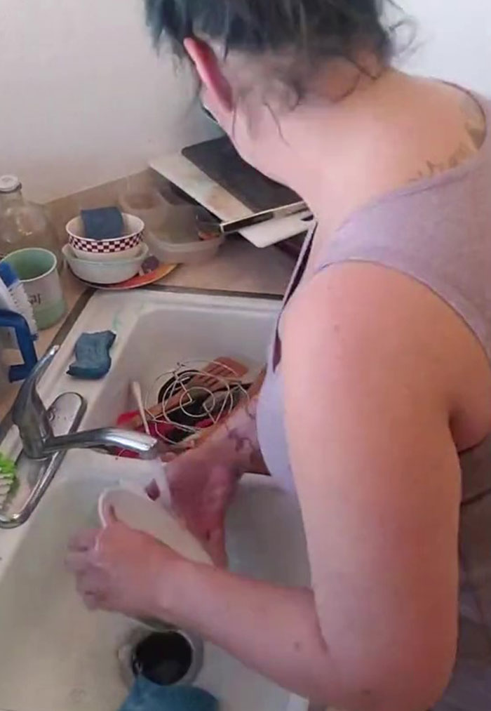 Moms Are Opposing The Pressure To Keep Their Homes Always Clean By Not Fearing Unveiling The 'Pigsty Reality' In Order To Normalize It