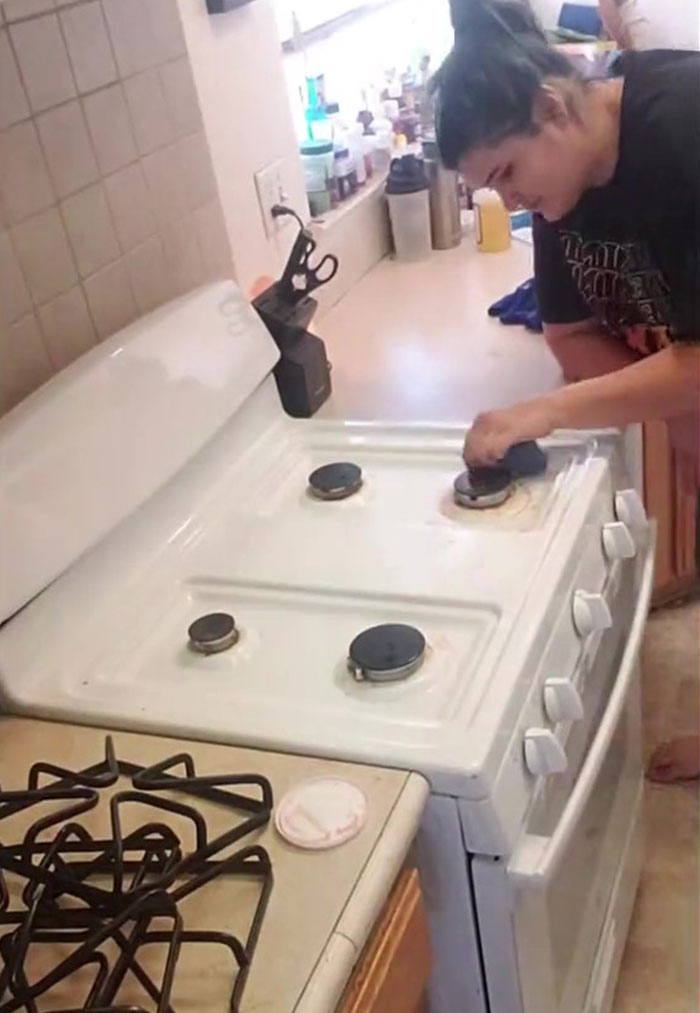 Moms Are Opposing The Pressure To Keep Their Homes Always Clean By Not Fearing Unveiling The 'Pigsty Reality' In Order To Normalize It