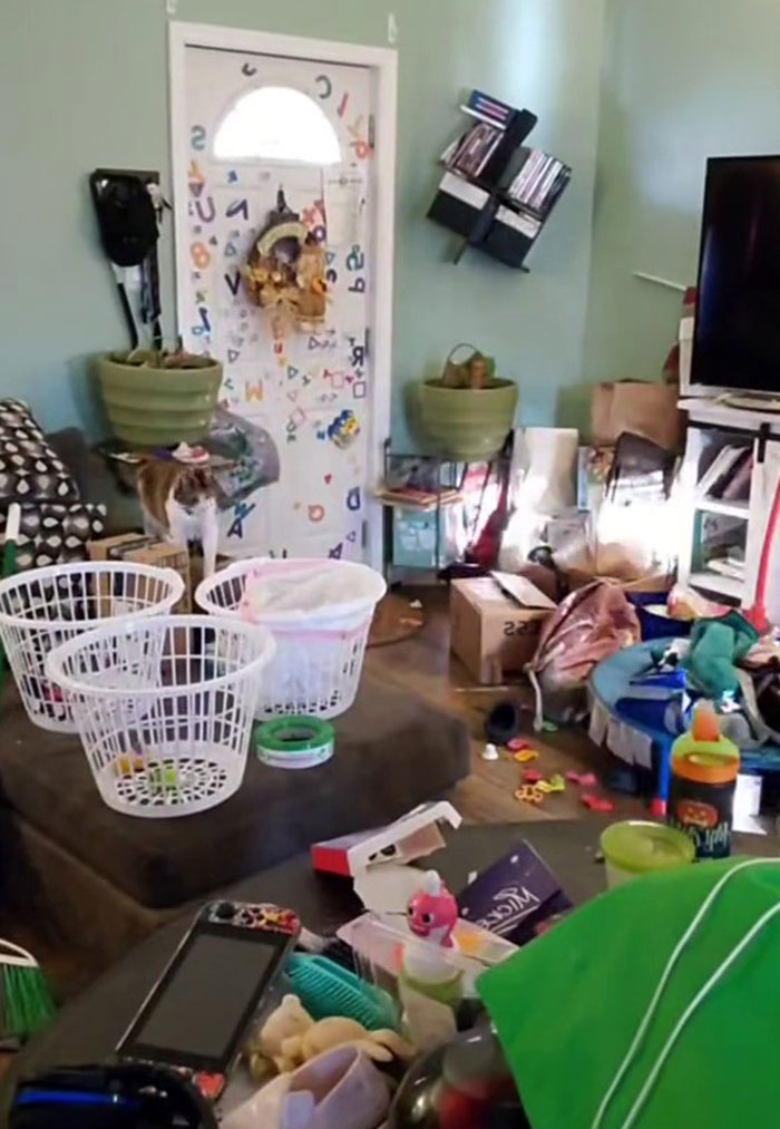 Moms Are Opposing The Pressure To Keep Their Homes Always Clean By Not Fearing Unveiling The 'Pigsty Reality' In Order To Normalize It