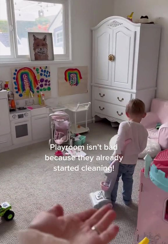 Moms Are Opposing The Pressure To Keep Their Homes Always Clean By Not Fearing Unveiling The 'Pigsty Reality' In Order To Normalize It