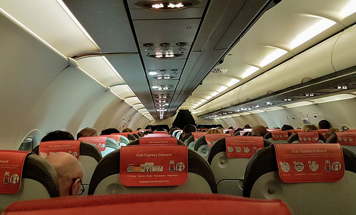 Netizens Applaud This Plane Passenger For Coming Up With The Perfect Revenge On People Who Keep Pulling On Their Seat When Standing Up