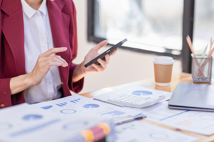 Employees Stop Getting Paid For Overtime, Boss Is Flabbergasted They Won't Help Her After Hours