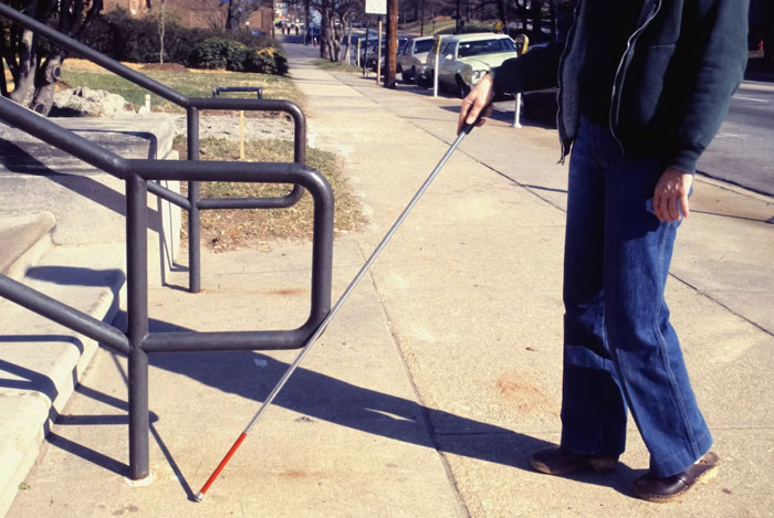 Mentí a un vecino ciego y le dije que me había mudado