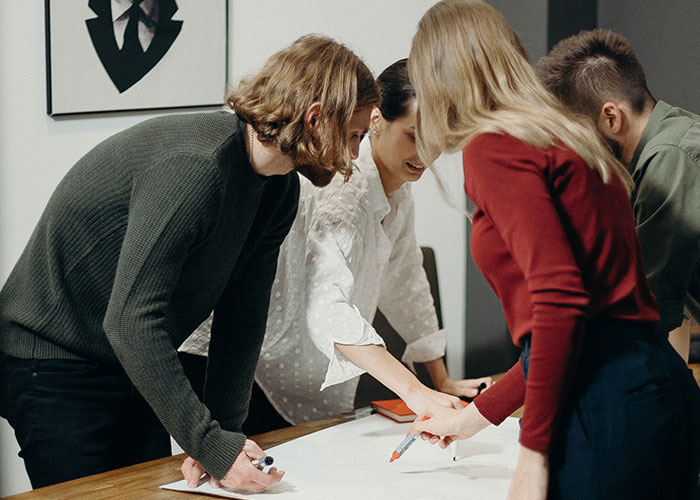 "Friday Is Your Last Day": Boss Fires Employee, Begs Her To Work Another Day But She's Not Having It