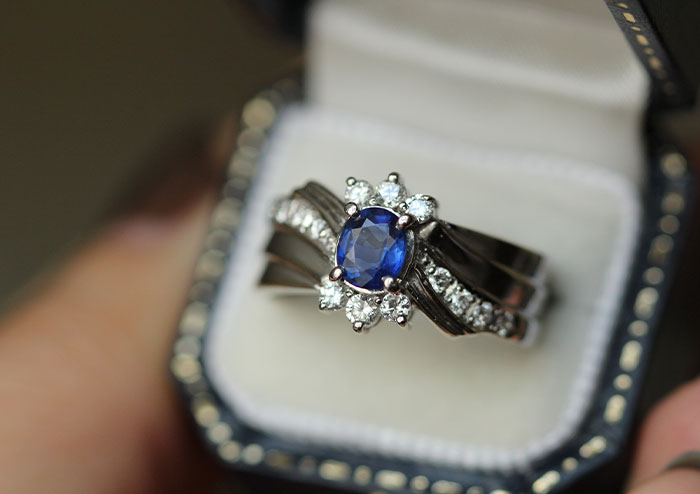 45 Examples Of Scams That Have Become Socially Acceptable But Shouldn't Be