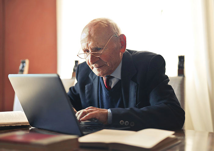 45 Examples Of Scams That Have Become Socially Acceptable But Shouldn't Be