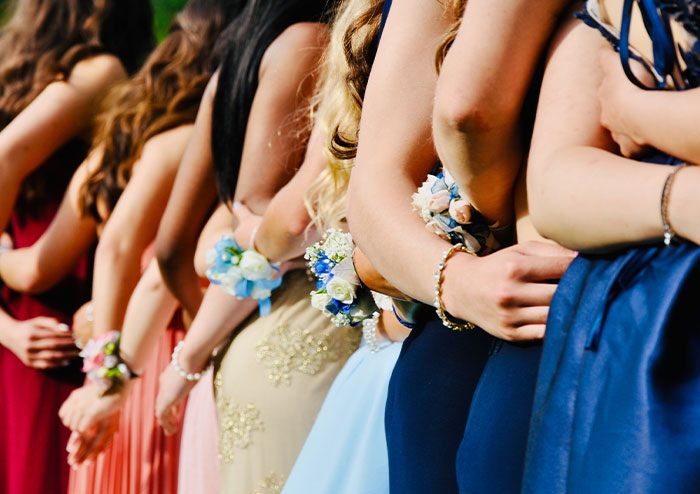 45 Examples Of Scams That Have Become Socially Acceptable But Shouldn't Be