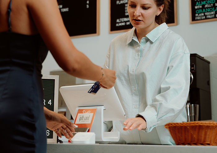 45 Examples Of Scams That Have Become Socially Acceptable But Shouldn't Be