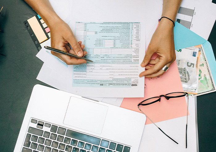 45 Examples Of Scams That Have Become Socially Acceptable But Shouldn't Be