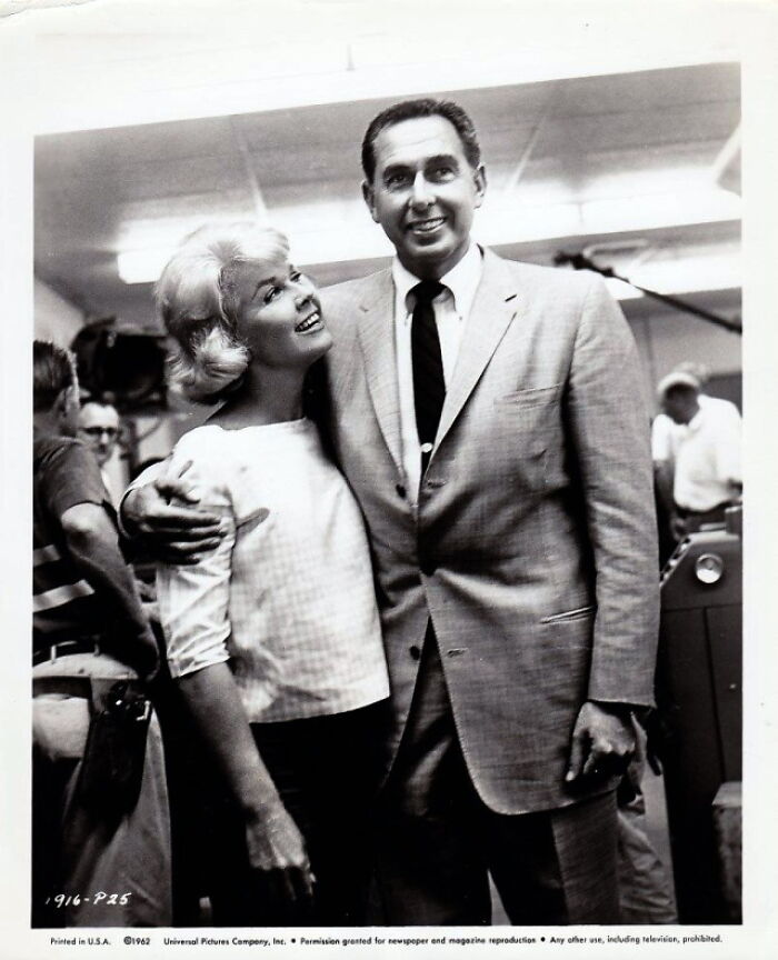 𝑻𝒉𝒂𝒕 𝑻𝒐𝒖𝒄𝒉 𝑶𝒇 𝑴𝒊𝒏𝒌 (1962) On The Set: Doris Day And Husband Marty Melcher