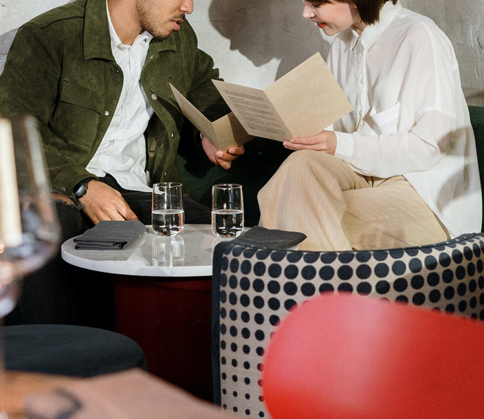 On The First Date, Man Expresses Some Pretty Concerning Opinions, Woman Realizes How Bad It Was Only At Home