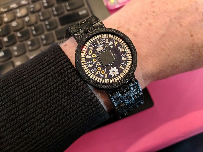 On The First Date, Man Expresses Some Pretty Concerning Opinions, Woman Realizes How Bad It Was Only At Home