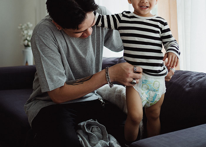 Toxic Masculinity Deems These 30 Normal And Healthy Behaviors ‘Unmanly,’ Yet People Online Think Otherwise