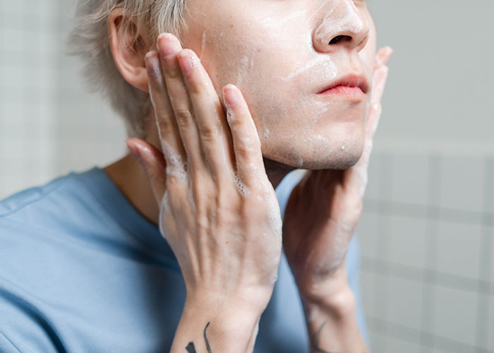 Toxic Masculinity Deems These 30 Normal And Healthy Behaviors ‘Unmanly,’ Yet People Online Think Otherwise