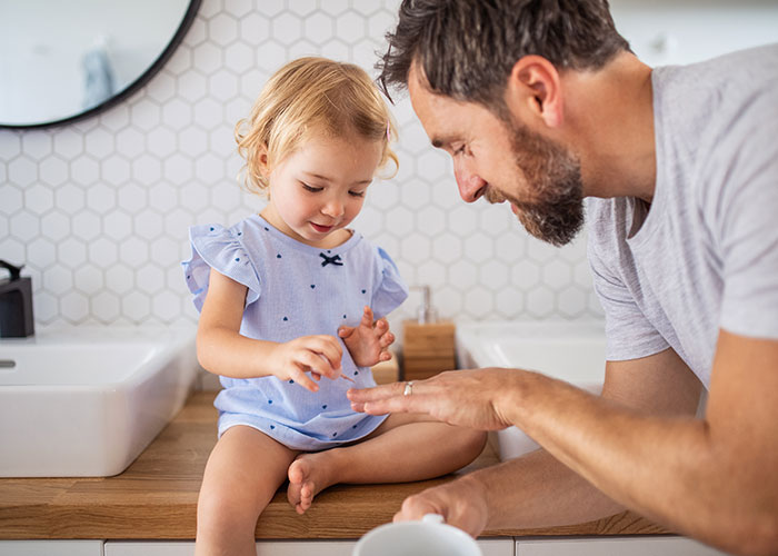 Toxic Masculinity Deems These 30 Normal And Healthy Behaviors ‘Unmanly,’ Yet People Online Think Otherwise