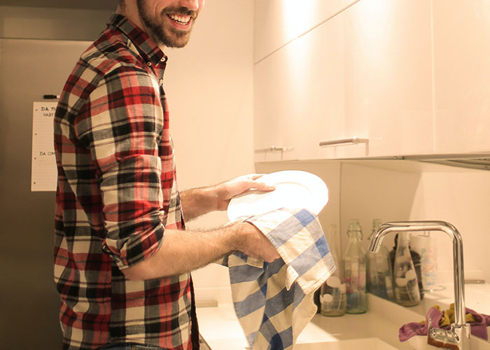 Toxic Masculinity Deems These 30 Normal And Healthy Behaviors ‘Unmanly,’ Yet People Online Think Otherwise