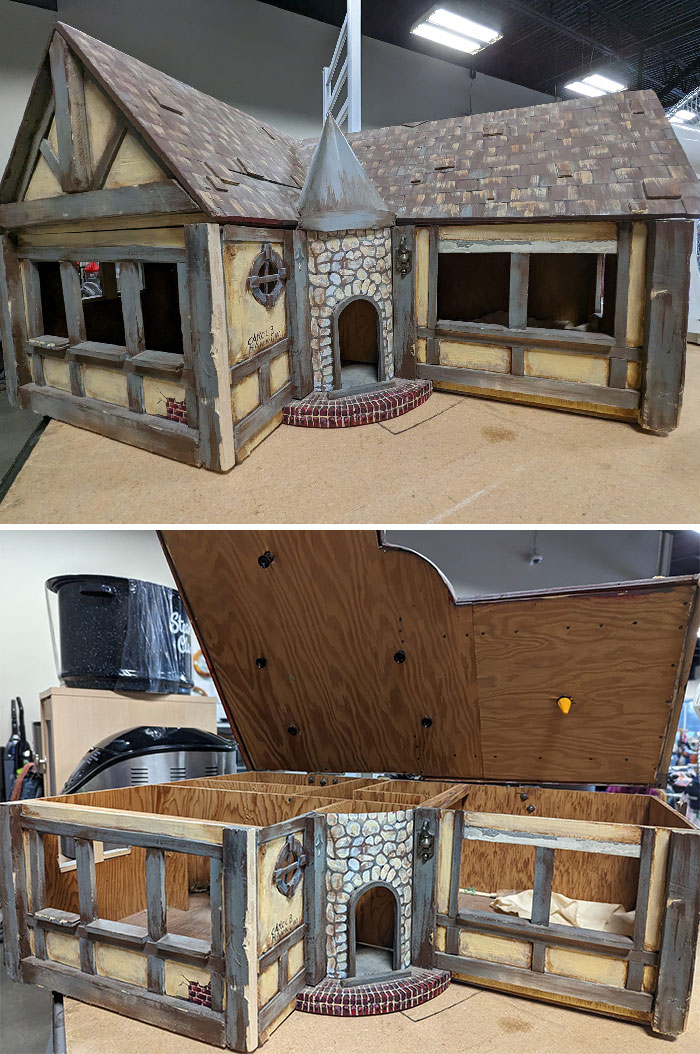 Thrifting Yesterday And Saw This Incredible Thing! It Seems To Have Once Had Working Lights! It Was Only $17, But Didn't Come Home With Me Because It Was Just Too Big. But So So Cool!