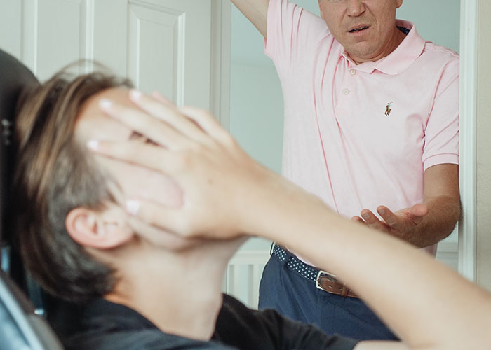 40 People Share Their Scariest Or Most Uncomfortable Experiences At Someone Else’s House