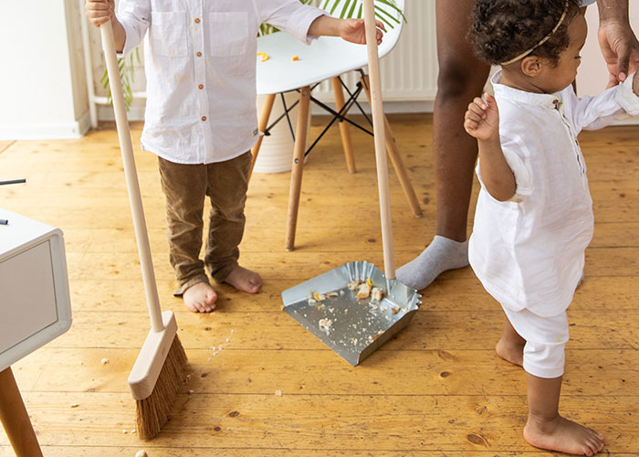 Husband Is Furious Wife Left Him With Their 4 Kids For The Weekend, She Finds The House Trashed And His Suitcase Packed When She Gets Back Husband Is Furious Wife Left Him With Their 4 Kids For The Weekend, She Finds The House Trashed And His Suitcase Packed When She Gets Back