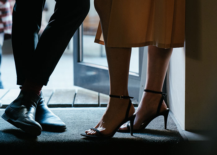 "As Someone Who Was Cheated On, Trust Me, I Know": Husband Gives Wife's Friend A Compliment, Drama Ensues "As Someone Who Was Cheated On, Trust Me, I Know": Husband Gives Wife's Friend A Compliment, Drama Ensues