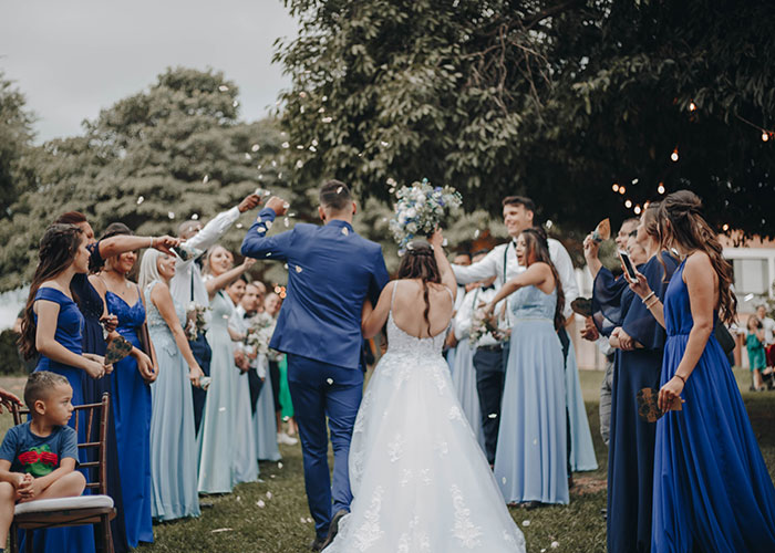 "Tell Me You Are American Without Telling": Woman Stands Up For Her Priorities And Quits Job To Attend Brother's Wedding After Getting Support Online