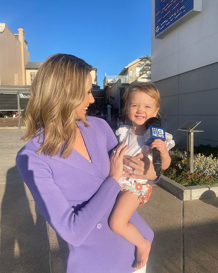 People Are Cracking Up At This Cute Interview Guest Accidentally Changing His Background And Filter From Goofy To Goofier