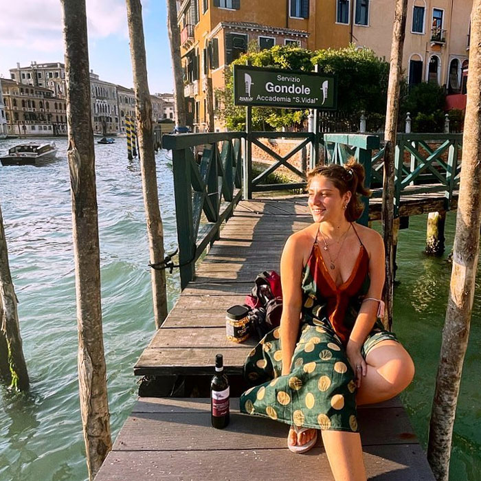 "Watch Out For This Trap": Woman Shares What Companies Don't Tell You When You Apply To Work From Home "Watch Out For This Trap": Woman Shares What Companies Don't Tell You When You Apply To Work From Home