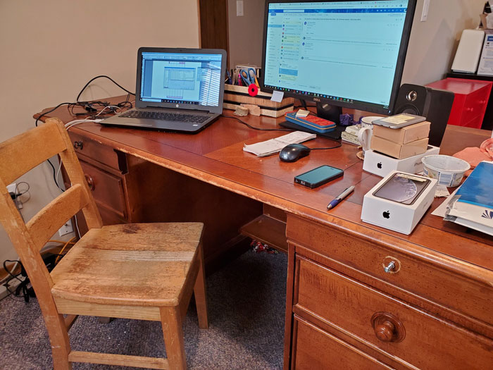 &ldquo;She Took Breaks As Frequently As The Smokers Did&rdquo;: Employee Gets Reported For Being On Her Phone During Lunchtime, Ends Up Maliciously Complying