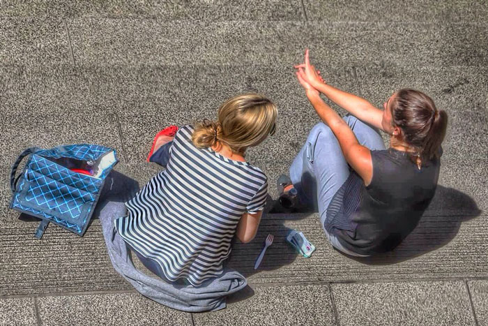 Workplace Drama Arises After Mexican Workers Mistakenly Assume Their New Coworker Doesn't Understand Spanish, Start Badmouthing Her