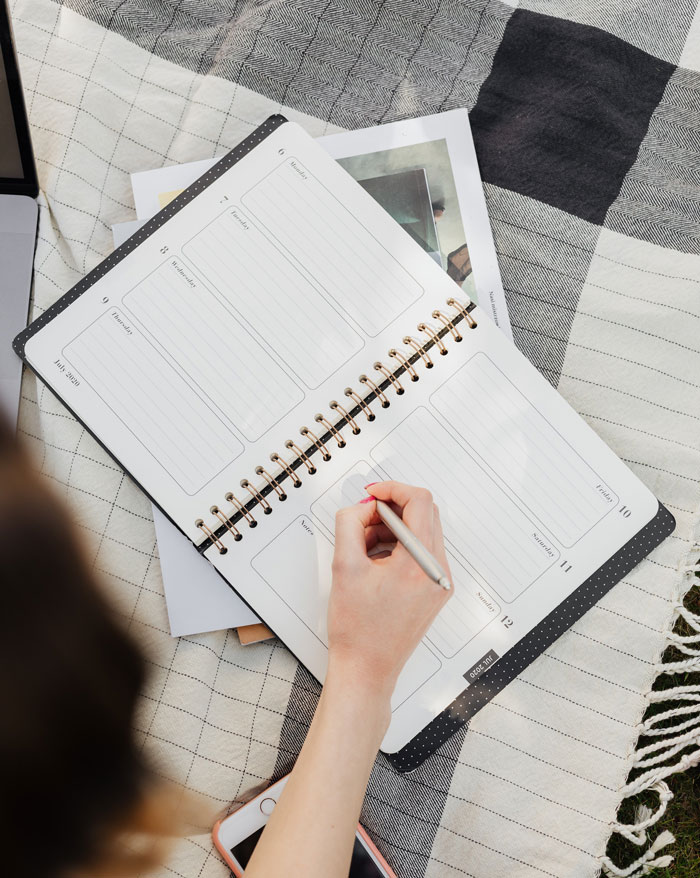 Manager Believes Age Equals Seniority And Demands Employee Do As She Says, They Maliciously Comply And Leave Her To Deal With The Fallout