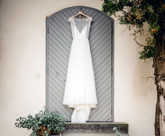 "[Am I The Jerk] For Ignoring What My Fianc&eacute;e's Parents Wanted And Wore My Wedding Dress To Her Funeral?"