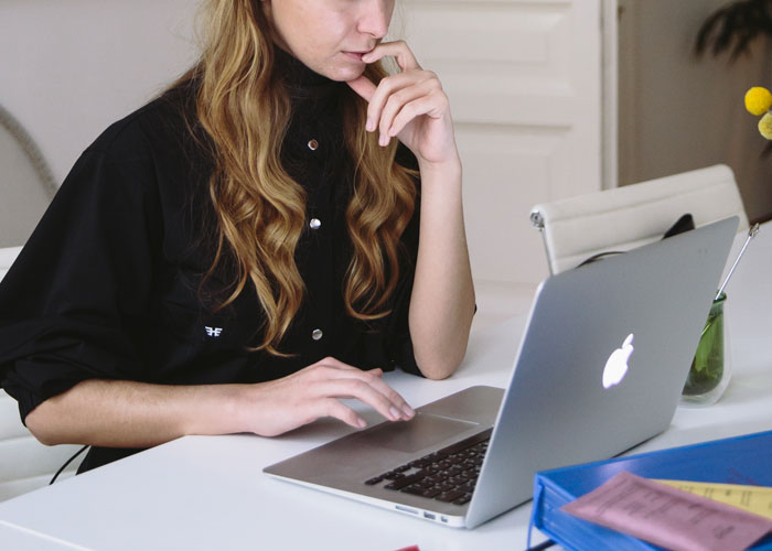 Childfree Coworker Says She Has Plans Instead Of Helping Colleague, Defends Herself Online After Colleague Catches Her Having A Solo Picnic