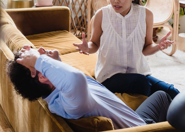 Man Gets Called A “Bad Dad” Over Inability To Buy Daughter $5K Worth Of Gifts, Stepmom Cancels The Teen’s Birthday Party In Return Man Gets Called A “Bad Dad” Over Inability To Buy Daughter $5K Worth Of Gifts, Stepmom Cancels The Teen’s Birthday Party In Return