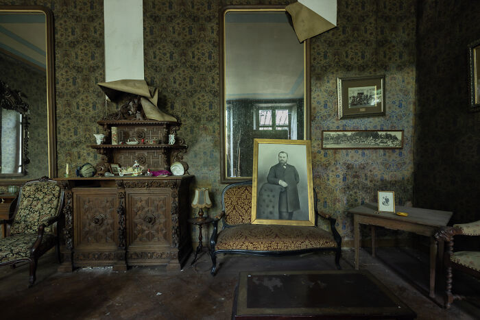 I Explored An Abandoned Chateau In Belgium With Belongings Left Behind (18 Pics)