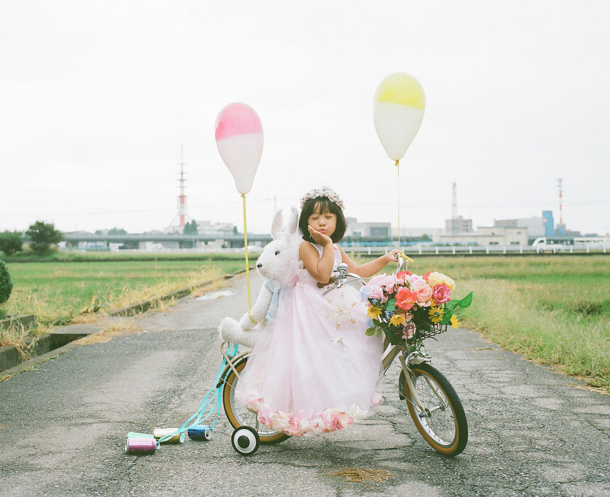 Japanese Photographer Takes Cutest Pictures Of His 4-Year-Old Daughter