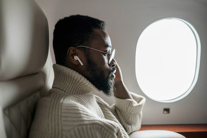 &ldquo;I Loved Every Moment Of That&rdquo;: Plane Bursts Into Laughter And Applause After Captain Puts An Entitled Passenger In Her Place