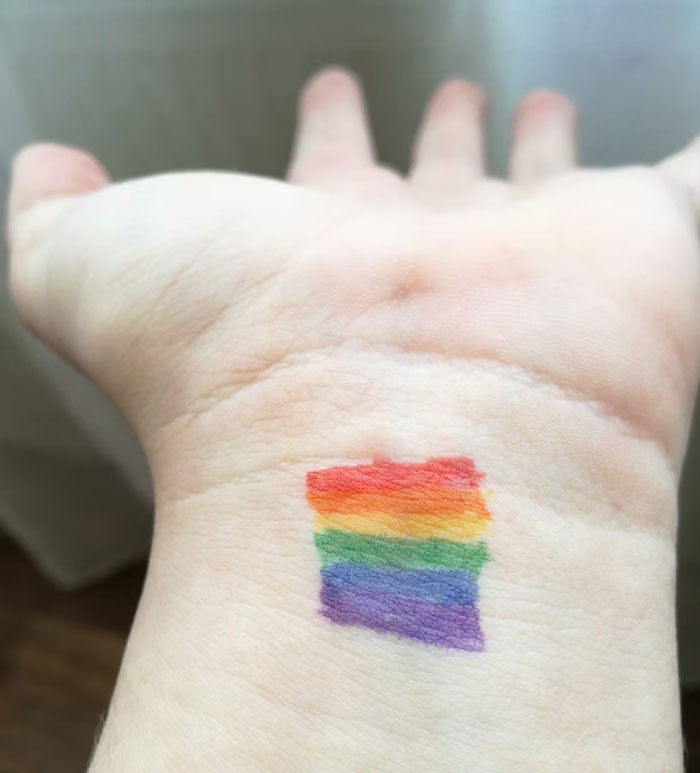 “Your Mother Owes Me £10”: 30 Of The Best Responses People Ever Received After Coming Out