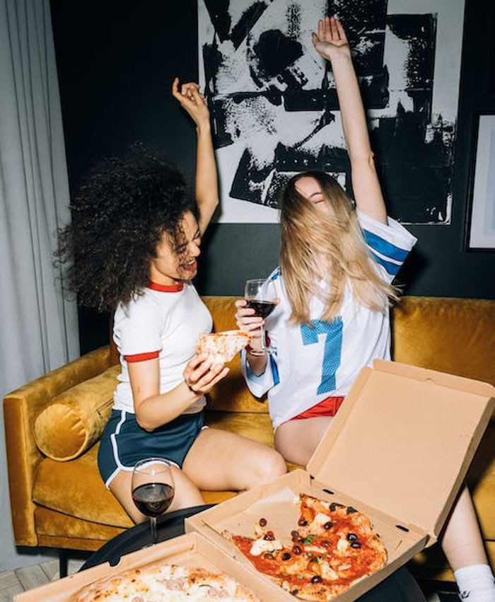 “Your Mother Owes Me £10”: 30 Of The Best Responses People Ever Received After Coming Out