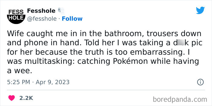 Tweet from Fesshole sharing a humorous confession about multitasking in the bathroom.