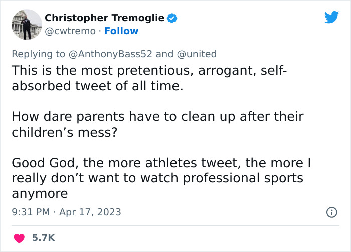 Dad Is Outraged After Flight Attendant Asked His Pregnant Wife To Clean Up After Their Kids, Sparks A Debate Online