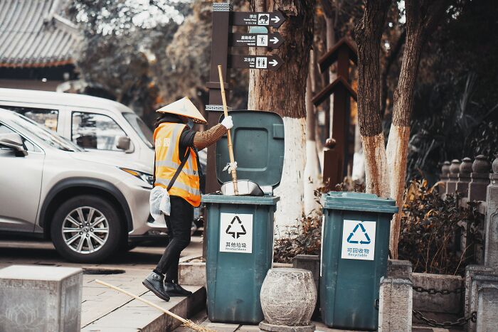 Waste Collectors Share 27 Trashy Things That People Do To Unintentionally Upset Them