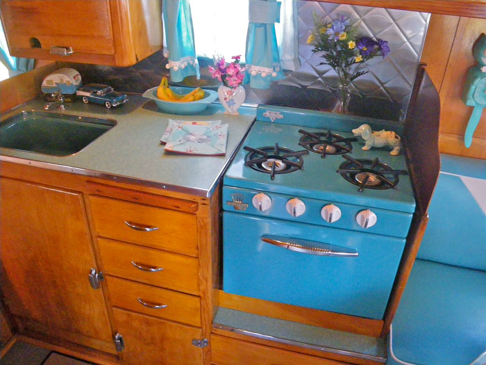 Landlord Won’t Listen To Tenant And Fix Stove For $500, Pays $10K Instead Landlord Won’t Listen To Tenant And Fix Stove For $500, Pays $10K Instead